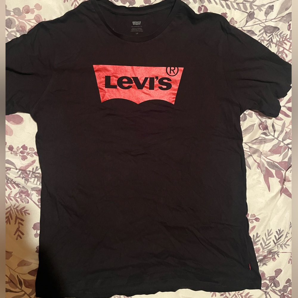 Mens Levi’s tee